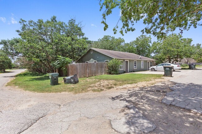 Building Photo - 1208 Hillyer St
