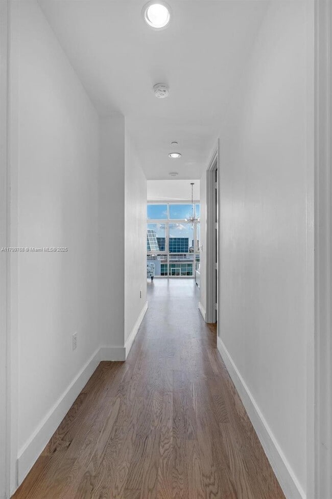 Building Photo - 201 Aqua Ave