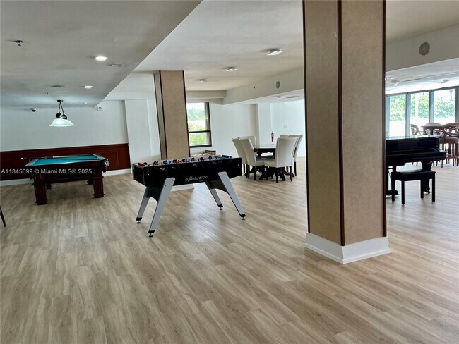 Building Photo - 10185 Collins Ave