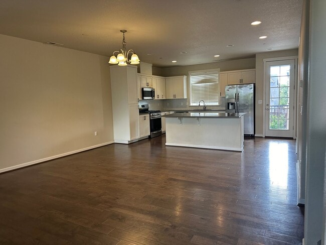 Building Photo - BEAUTIFUL CONTEMPORARY HOME IN BETHANY