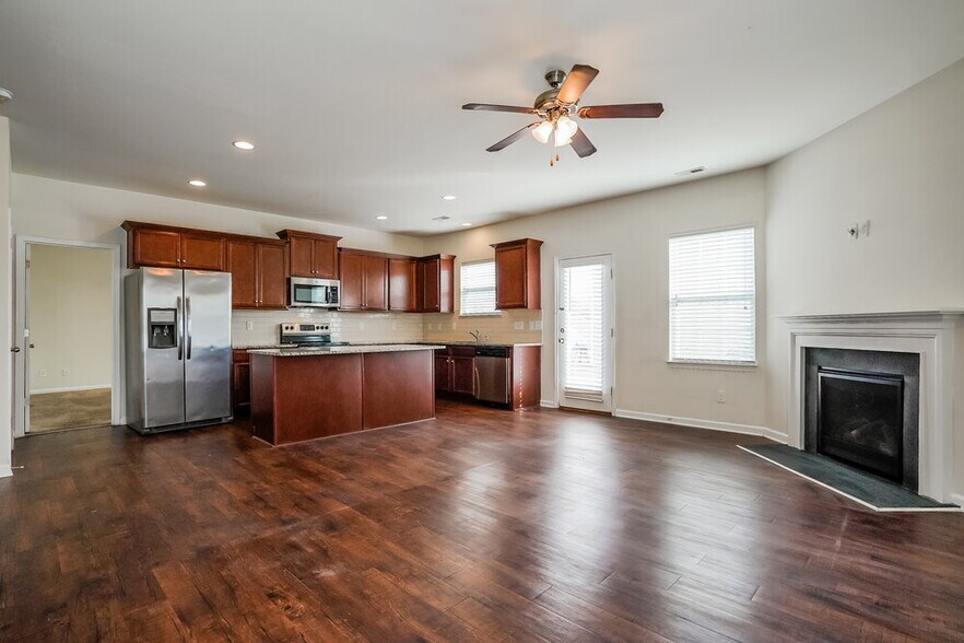 Building Photo - 657 Rose Mallow Dr
