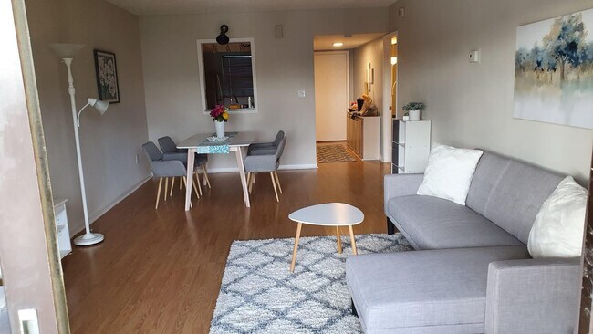 Building Photo - 2050 Oleander Blvd