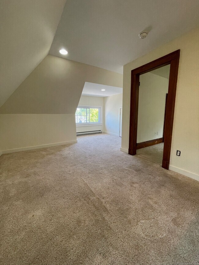 Building Photo - 809 Edgewood Ave