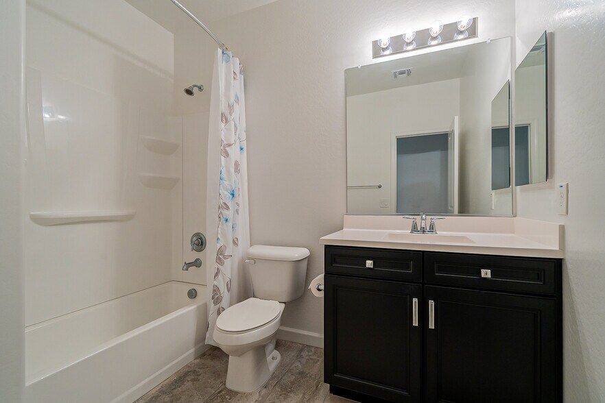 Building Photo - 15877 W Mauna Loa Ln