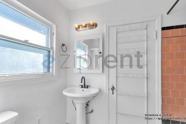 Building Photo - 1052 45th St