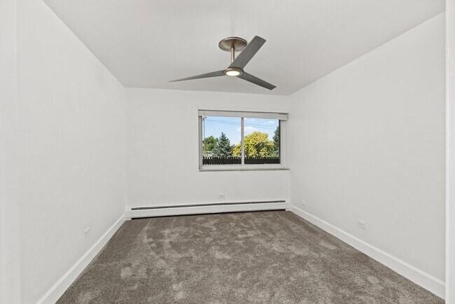 Building Photo - Condo with Mountain Views Near Wash Park &...