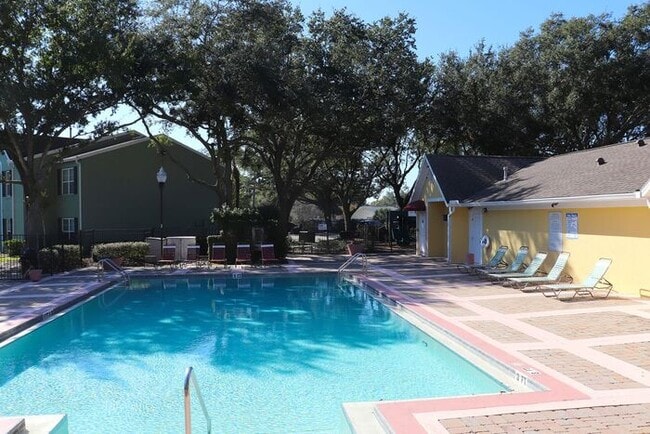 Building Photo - Newly renovated first floor condo! 2 bedrooms