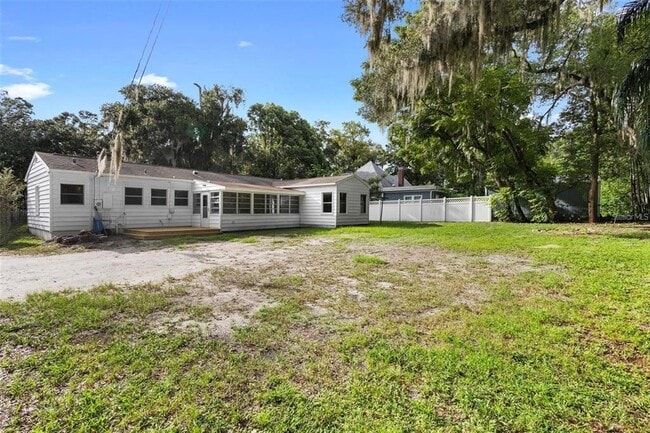 Building Photo - 605 N Amelia Ave