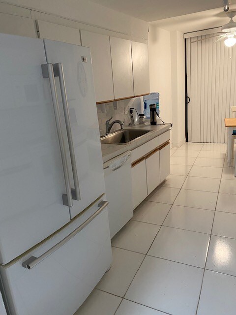 Building Photo - 4740 S Ocean Blvd