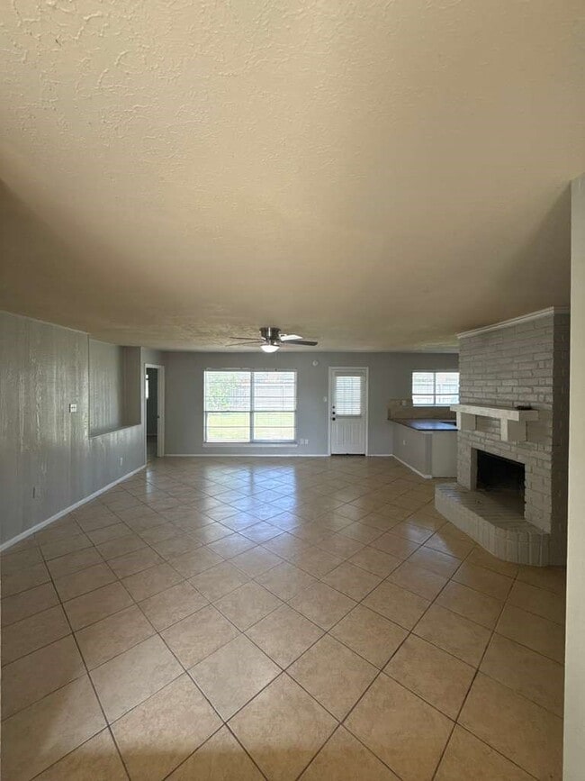 Building Photo - 22602 Fincastle Dr