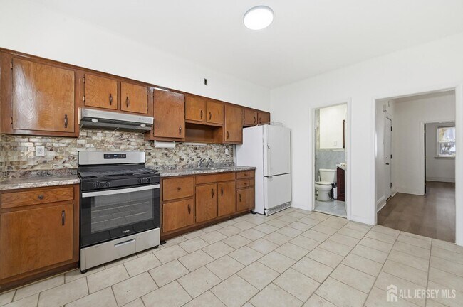 Building Photo - 182 Avenue F