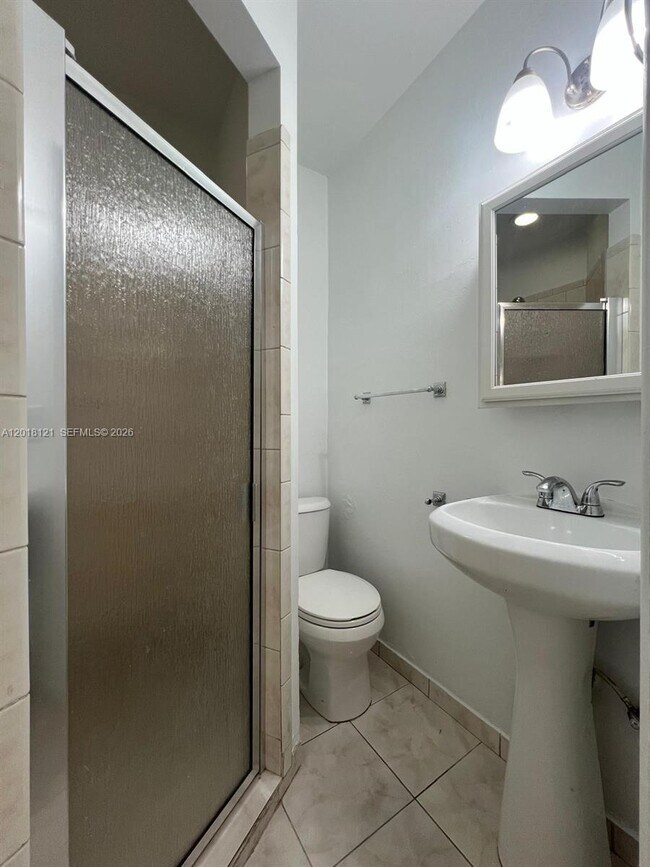 Building Photo - 301 NW 35th Ave