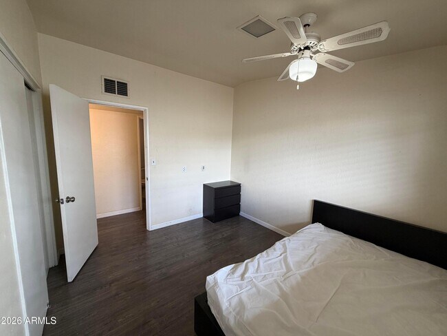 Building Photo - 717 E Granada Dr