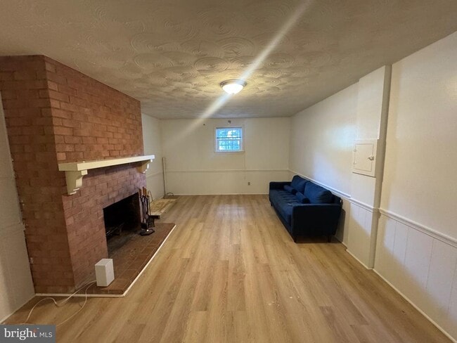 Building Photo - 27 S Abingdon St