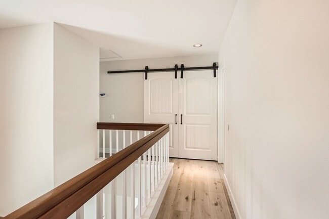 Building Photo - Beautifully Remodeled Townhome in the Cambria Community – Del Mar Heights