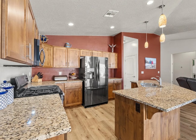 Building Photo - Your Perfect Hurricane Getaway Awaits!