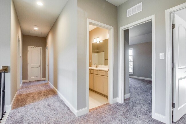 Building Photo - Gorgeous Newer Construction Home!