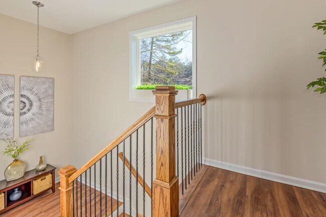 Building Photo - 27 W Ridge Dr SE