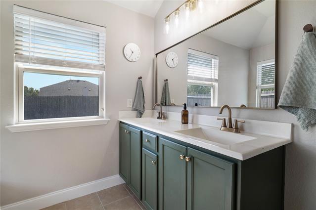 Building Photo - 913 Hawthorne Rd