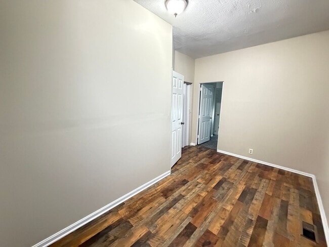 Building Photo - 1411 Sale Ave