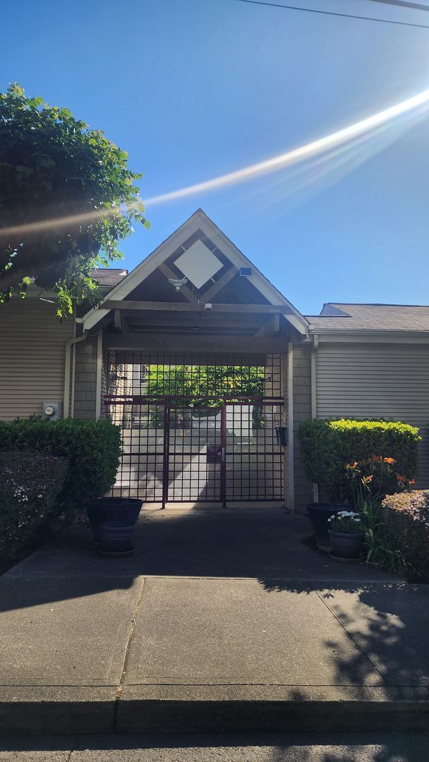Building Photo - Downtown Tacoma 2 Bedroom Condo!