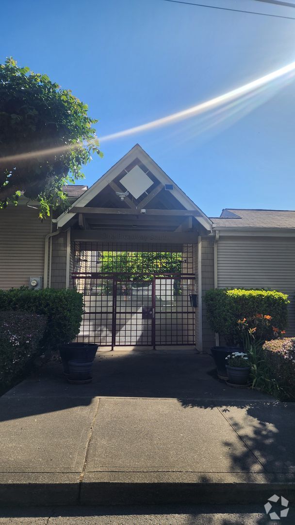 Building Photo - Downtown Tacoma 2 Bedroom Condo!