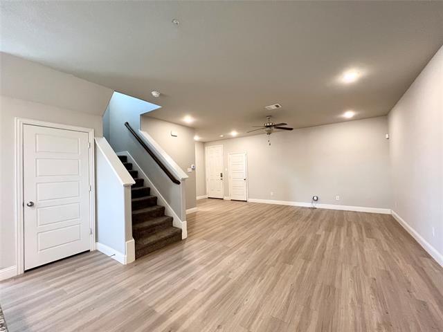 Building Photo - 5000-5002 Villas Dr