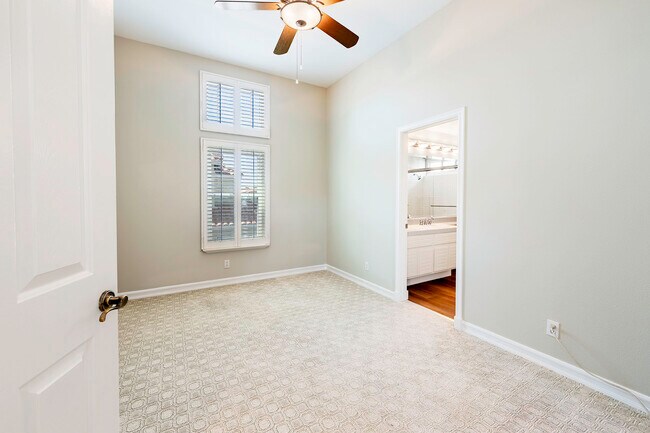 Building Photo - 346 Whites Landing