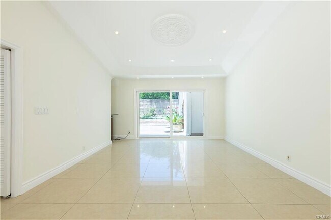 Building Photo - 16379 Meadow Ridge Way