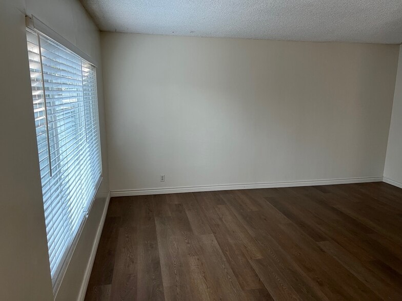 Building Photo - 9333 Lomita Dr