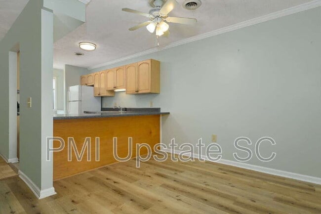 Building Photo - 100 Buttercup Way