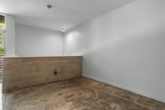 Building Photo - 5008 S MacDill Ave