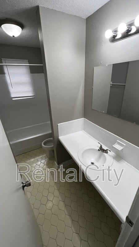 Building Photo - 3648 Rhea Ave