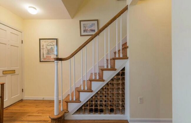 Building Photo - Rare Georgetown Townouse with private yard - 1 block from Rose Park / M St