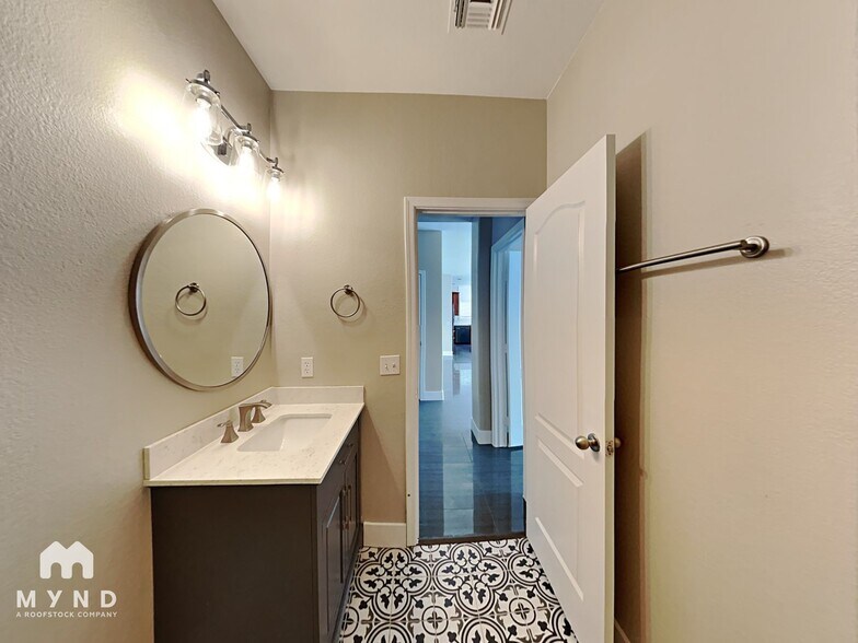 Building Photo - 4643 E Rousay Dr