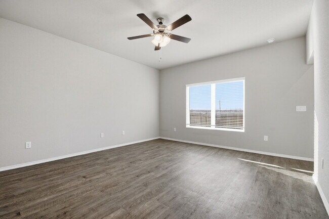 Building Photo - "Charming 3-Bedroom Retreat with 2 Baths in the Heart of New Braunfels!"