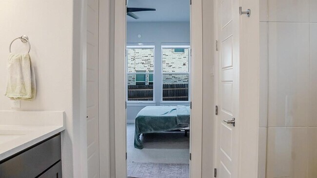 Building Photo - 1561 Sawmill Xing