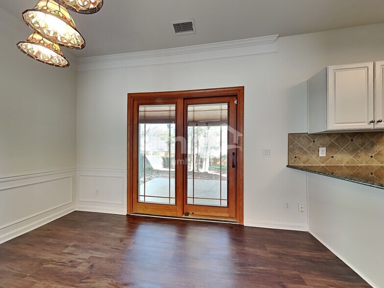 Building Photo - 6325 Elderslie Dr