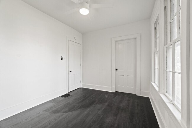 Building Photo - 914/916 Lake Ave