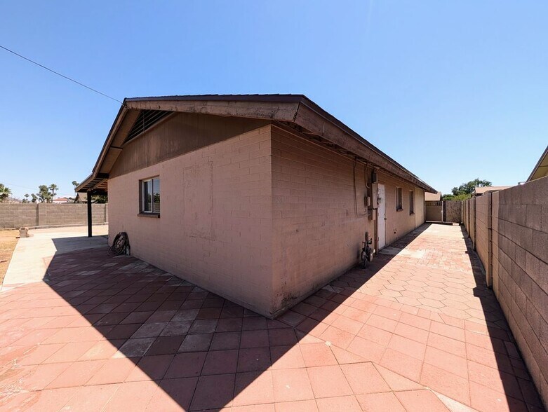 Building Photo - 3848 W North Ln