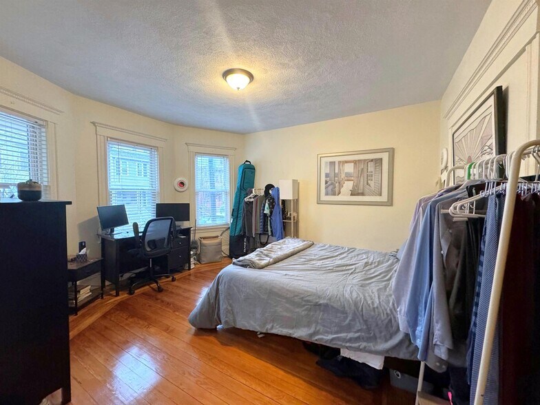 Building Photo - 28 Lexington Ave