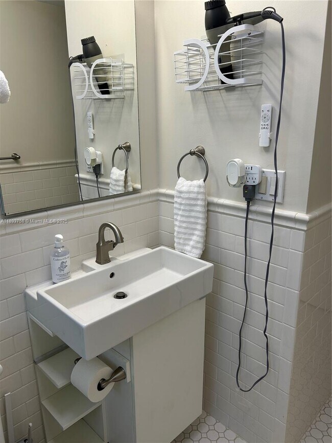 Building Photo - 2200 S Ocean Dr