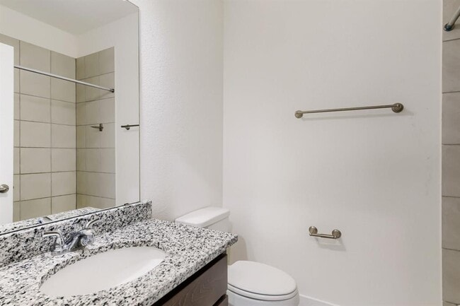 Building Photo - 401 Parkline Dr