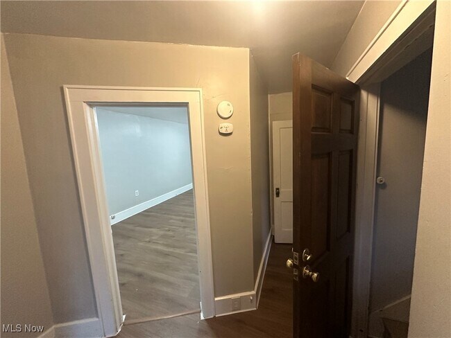 Building Photo - 523 Gage St