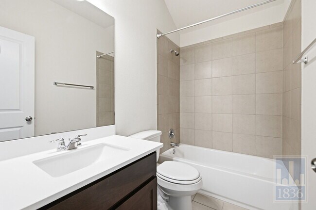 Building Photo - 729 Manzano Ln