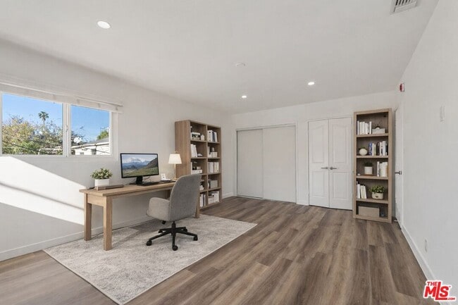 Building Photo - 9588 W Olympic Blvd