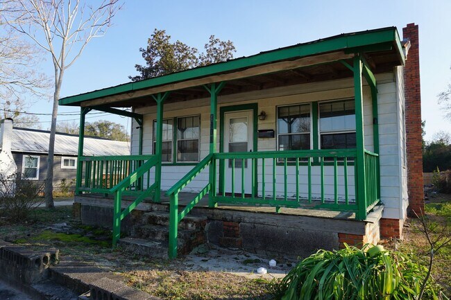Primary Photo - 2BR/1BA Home Downtown - $900/month - Pet F...