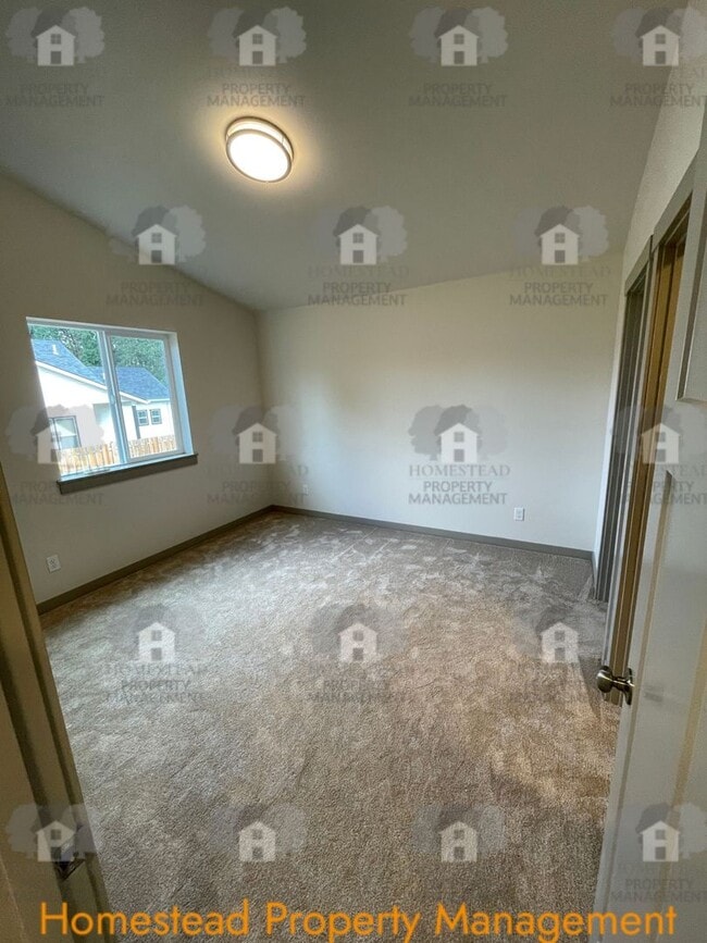 Building Photo - BEAUTIFUL HOME IN DALLAS!