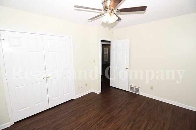 Building Photo - 7063 Parkbrook Ln