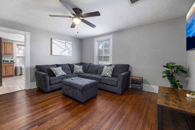 Building Photo - 546 Marshall Ave SW